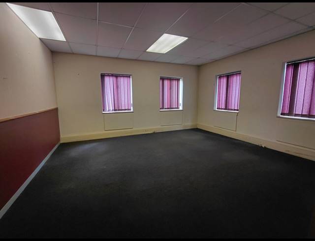 101M² OFFICE TO LET IN OLIVEDALE